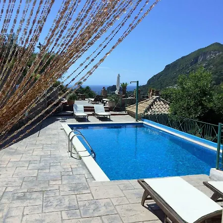 Villa Ermones Amber *