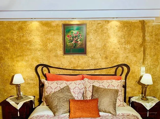 فيلة Ermones Amber